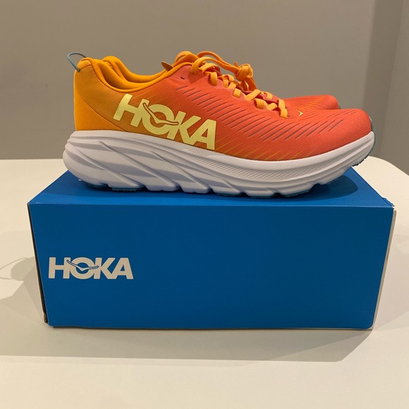 Hoka Rincon 3 Sneaker in Camellia / Radiant Yellow sizes 8, 9 New in Box - Picture 3 of 9